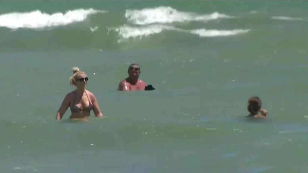 Health Alert: Unsafe bacteria at 3 Miami beaches
