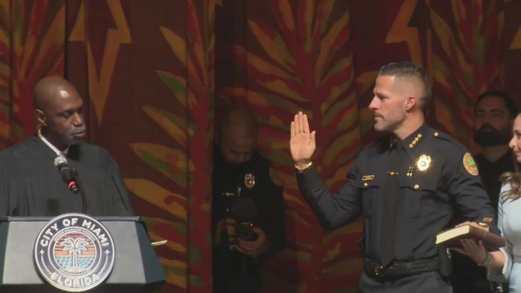 Edwin Lopez sworn in as Miami's 44th police chief in ceremony