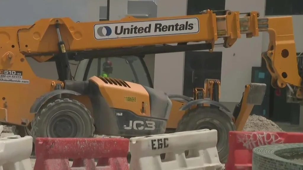 Outdoor workers across South Florida struggle with heat