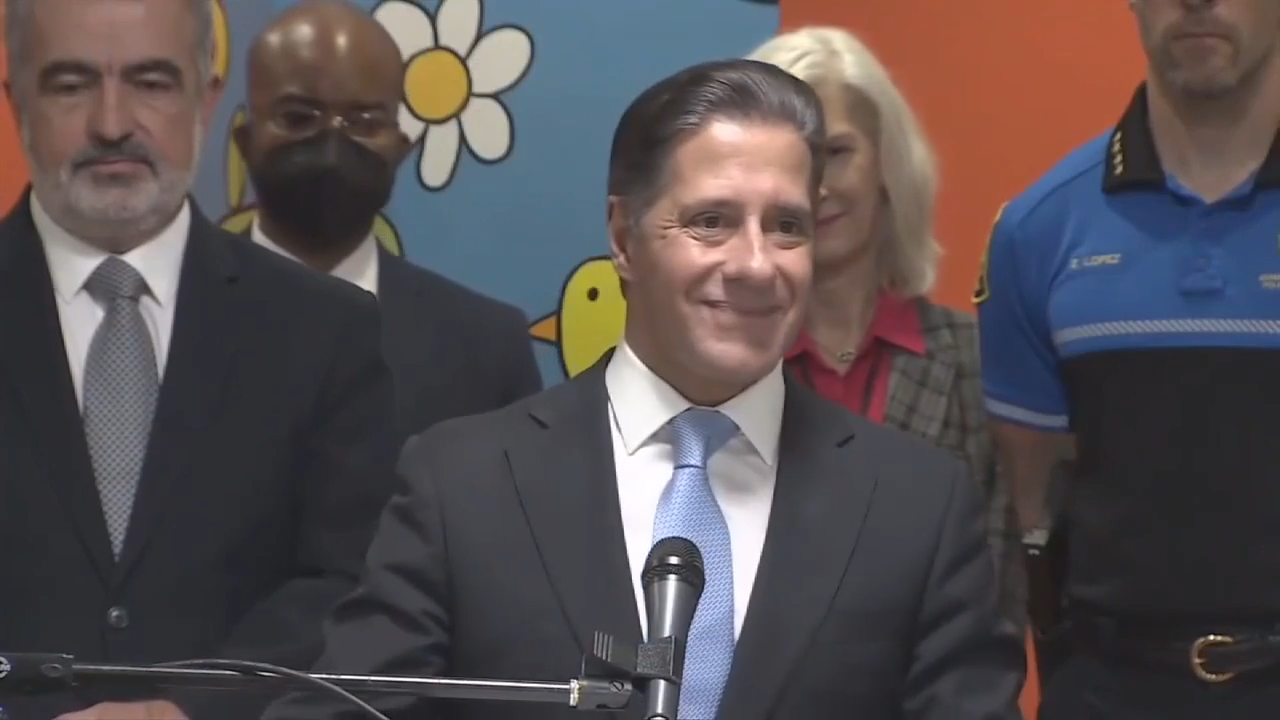 Alberto Carvalho resigns as Los Angeles schools superintendent after FBI search and months on paid leave
