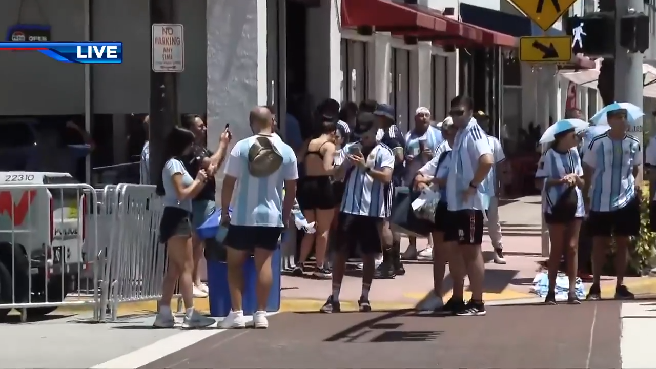 Argentinian fans gather at Manolo in North Beach to watch World Cup match against Austria