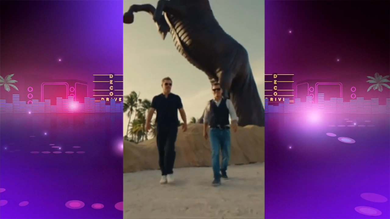 Matt Damon, John Leguizamo appear with 30-foot Trojan horse in Miami Beach to promote The Odyssey