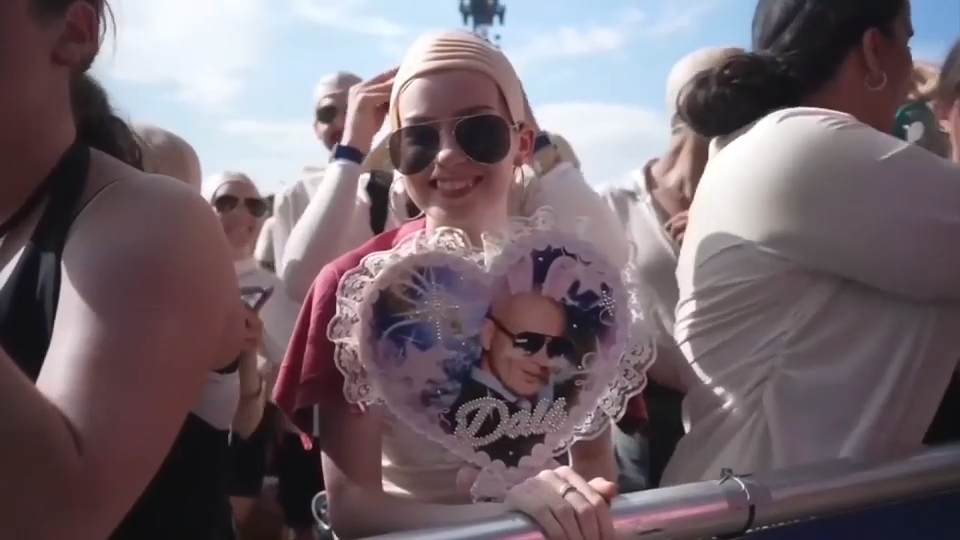Thousands of fans help Pitbull set record for largest gathering of people wearing bald caps at London concert