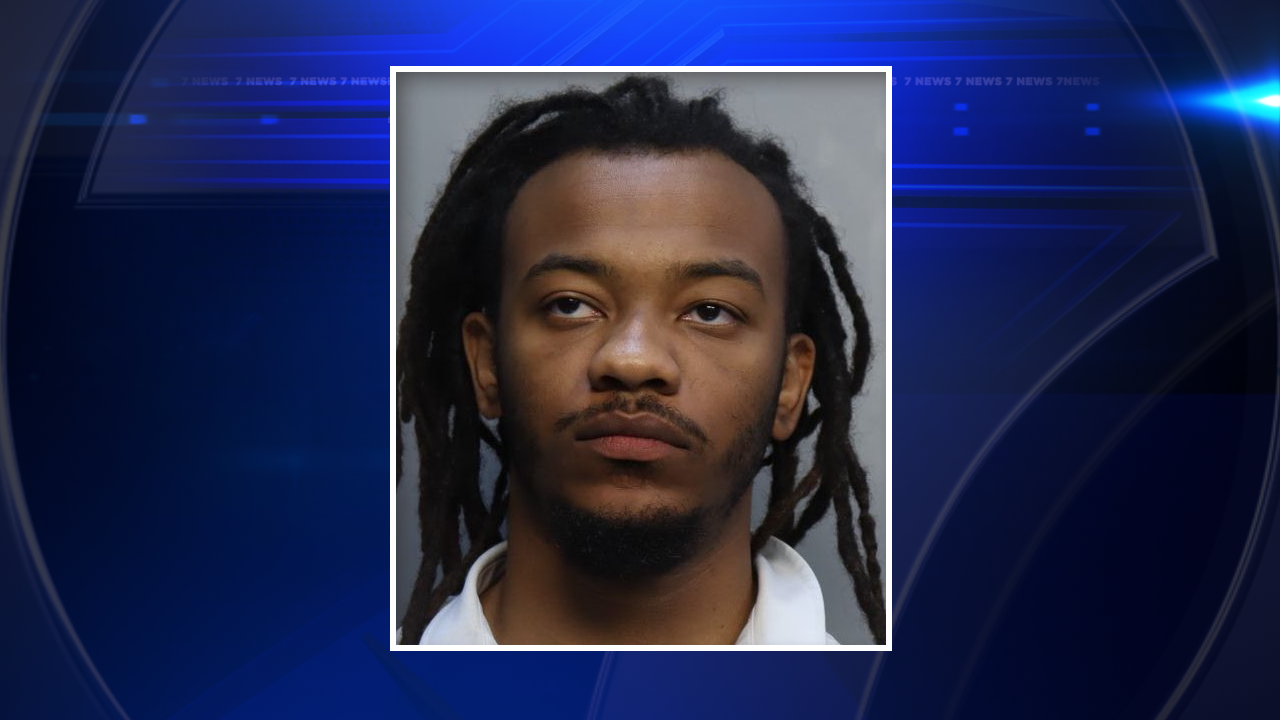 Man accused of making sexual advances toward a 16-year-old walking to school in Miami
